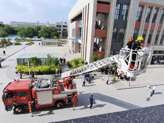 消防演練筑防線，安全意識入人心 學(xué)院組織開展應(yīng)急疏散逃生消防演練活動